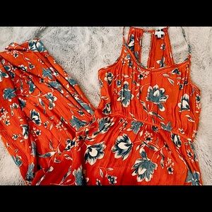 💃🏼Flattering Sundress W Cut Out Back